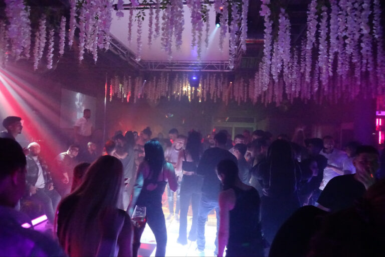 aleksej club royal tiengen halloween party club royal 20211030 059 768x512
