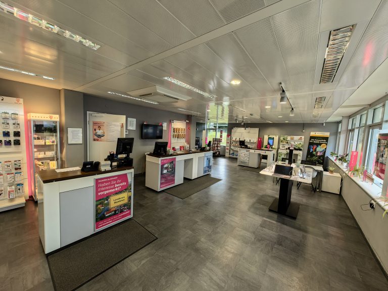 Telefonshop innen Tiengen Telefonshop 768x576